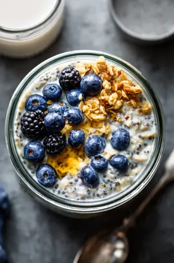 Blueberry Overnight Oats with Chia Seeds